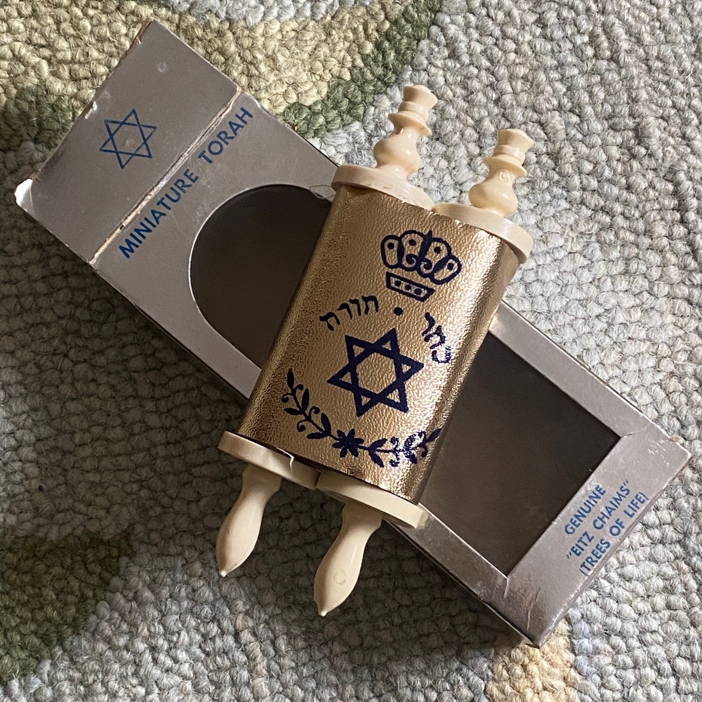 VTG I Miniature Hebrew Torah with Genuine Eitz Chaims
